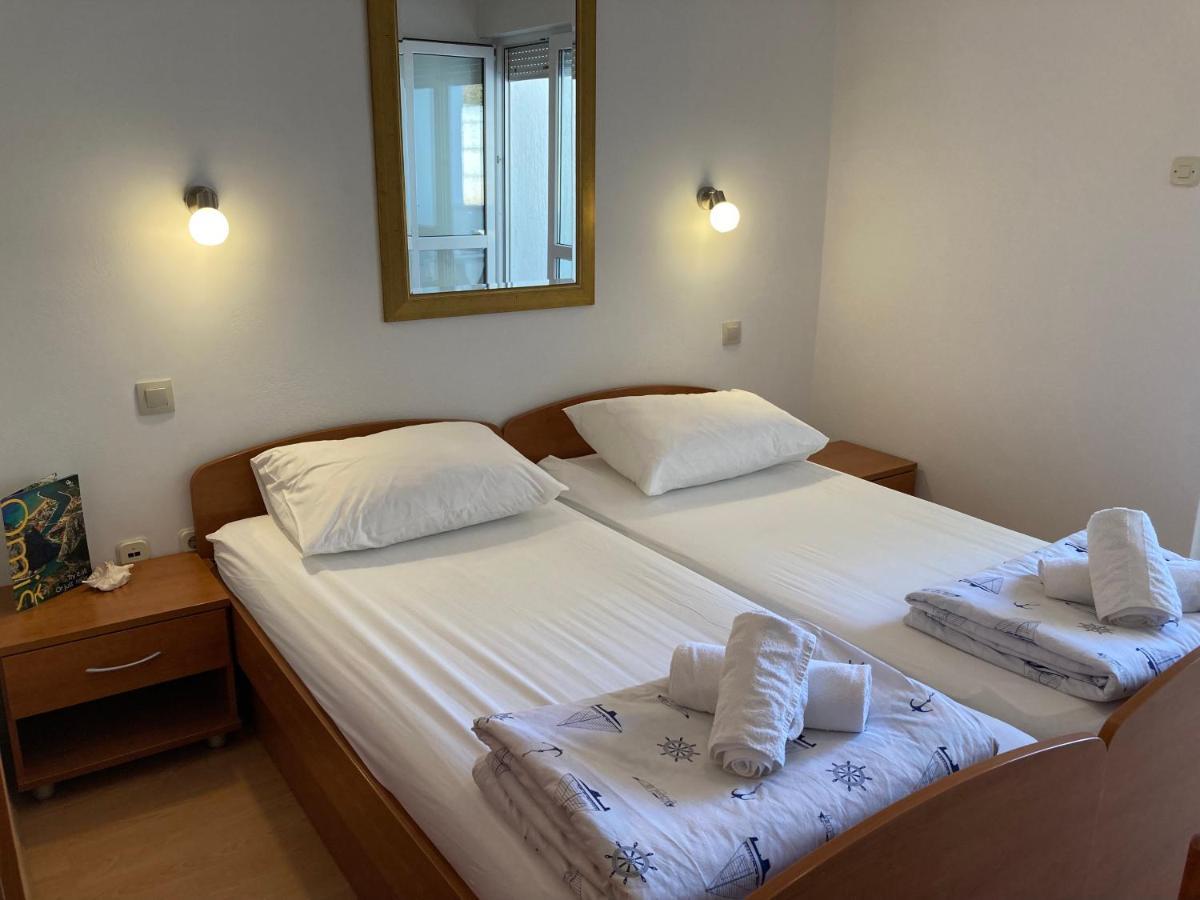 לוקבה Sunrise Apartments And Studio Apartments 1 מראה חיצוני תמונה