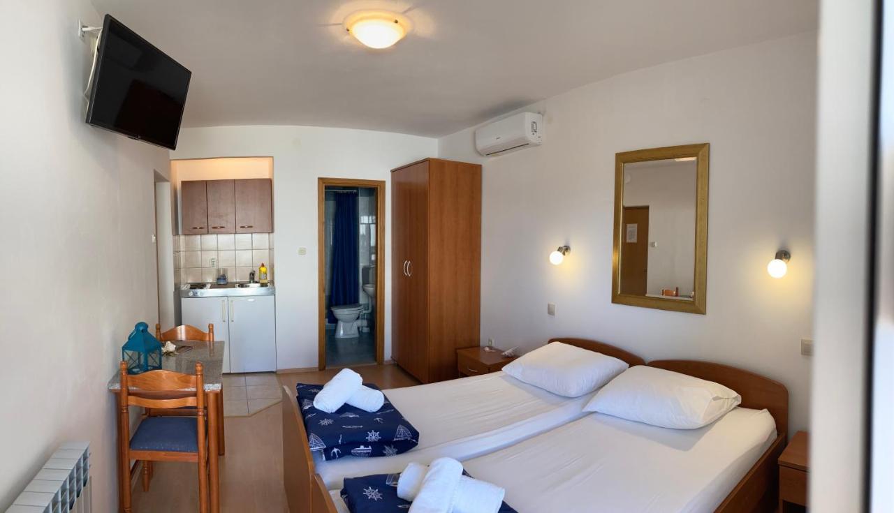 לוקבה Sunrise Apartments And Studio Apartments 1 מראה חיצוני תמונה