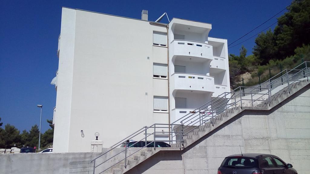 לוקבה Sunrise Apartments And Studio Apartments 1 מראה חיצוני תמונה
