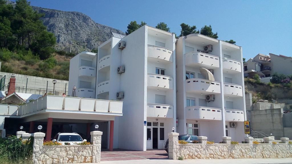 לוקבה Sunrise Apartments And Studio Apartments 1 מראה חיצוני תמונה