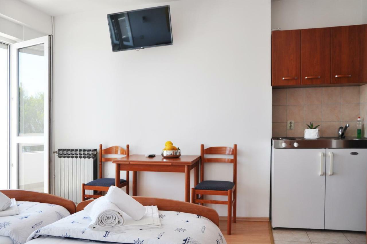 לוקבה Sunrise Apartments And Studio Apartments 1 מראה חיצוני תמונה