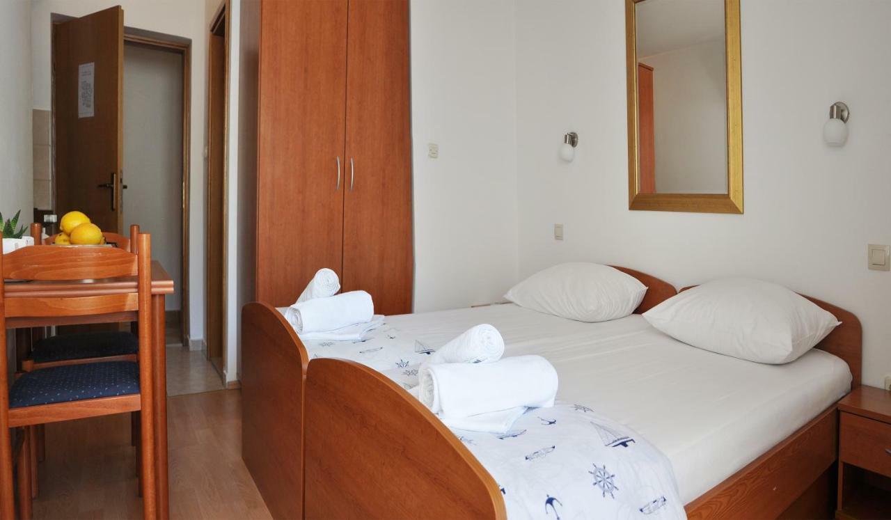 לוקבה Sunrise Apartments And Studio Apartments 1 מראה חיצוני תמונה