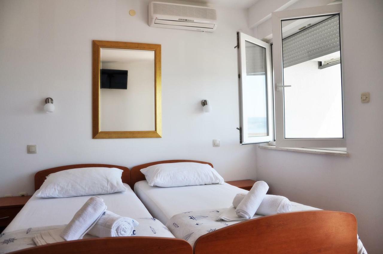 לוקבה Sunrise Apartments And Studio Apartments 1 מראה חיצוני תמונה
